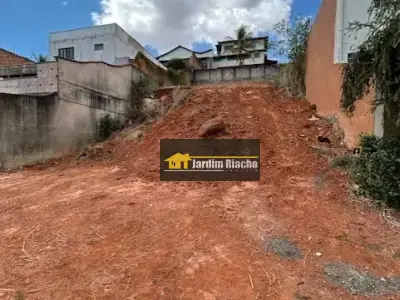 Lote / Terreno com 0 quartos em Jardim Riacho das Pedras