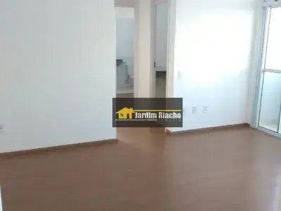 Apartamento com 2 quartos em Jardim Riacho das Pedras