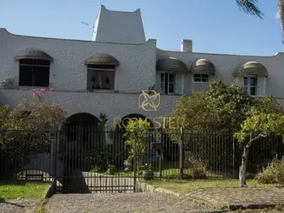 Casa com 5 quartos em Capão da Imbuia