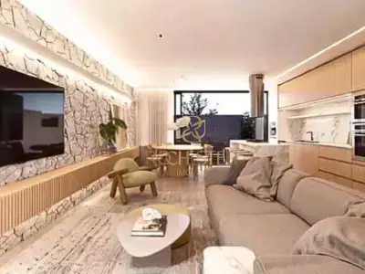 Sobrado com 3 quartos em Santa Felicidade