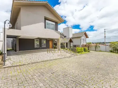 Sobrado com 3 quartos em Santa Felicidade