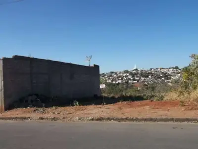 Lote / Terreno com 0 quartos em Parmalat, Candeias - 460m²
