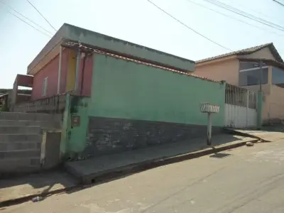 Casa com 3 quartos em Jardim das Magnólias, Candeias - 70m²