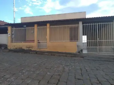 Casa com 2 quartos em Centro, Candeias - 70m²