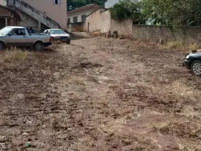 Casa com 3 quartos em Centro, Candeias - 200000m²