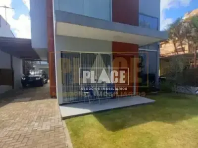Sobrado com 2 quartos em Centro