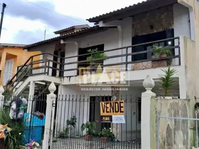 Sobrado com 4 quartos em Colina