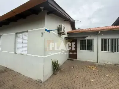 Casa de Condomínio com 2 quartos em Ermo