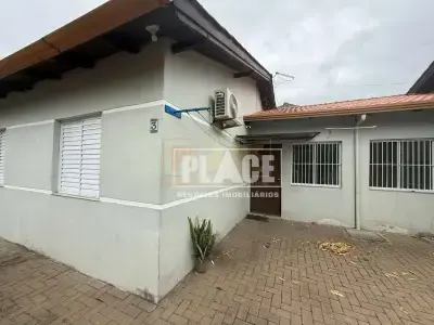 Casa de Condomínio com 2 quartos em Ermo