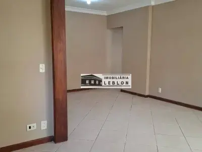 Apartamento com 3 quartos em Leblon