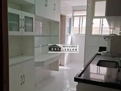 Apartamento com 3 quartos em Leblon