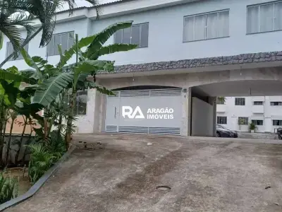 Casa Geminada em Tanque