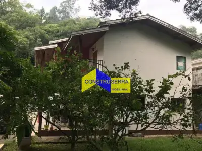 Casa de Condomínio com 5 quartos em Alpes da Cantareira