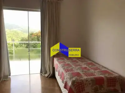 Casa de Condomínio com 3 quartos em Alpes da Cantareira