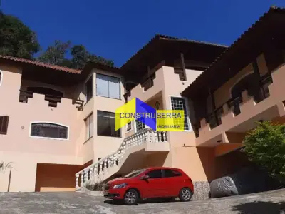 Casa de Condomínio com 6 quartos em Alpes da Cantareira