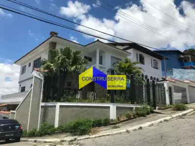 Casa com 4 quartos em Horto Florestal