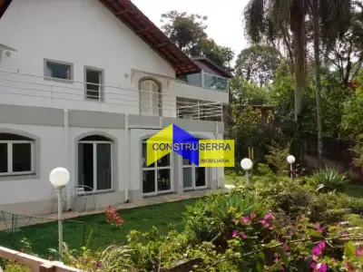 Casa com 4 quartos em Parque Petrópolis