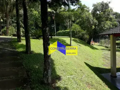Casa de Condomínio com 3 quartos em Parque Petrópolis