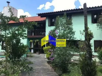 Casa com 7 quartos em Parque Petrópolis