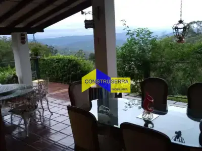 Casa com 3 quartos em Parque Petrópolis