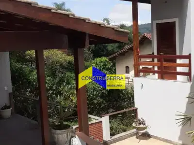 Casa com 4 quartos em Parque Petrópolis