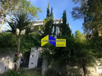 Casa de Condomínio com 4 quartos em Parque Petrópolis