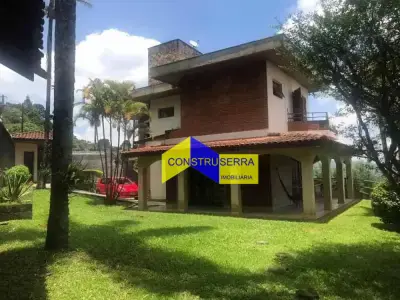 Casa com 4 quartos em Parque Petrópolis