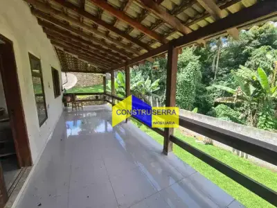 Casa com 5 quartos em Parque Petrópolis