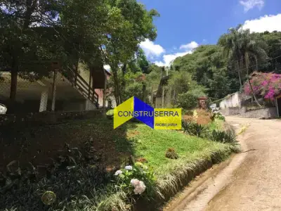 Casa com 4 quartos em Parque Teresópolis