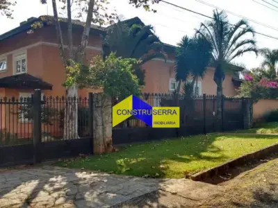 Casa de Condomínio com 6 quartos em RESERVA DAS HORTENCIAS