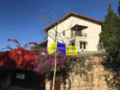 Casa de Condomínio com 5 quartos em Alpes de Caieiras