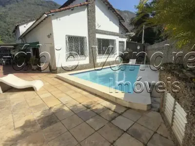 Casa com 5 quartos em Alto da Boa Vista