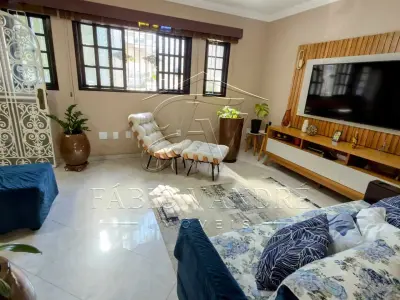 Casa de Condomínio com 5 quartos em Tijuca