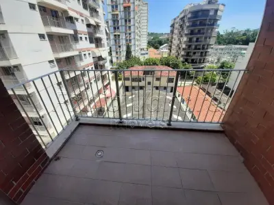 Apartamento com 3 quartos em Tijuca