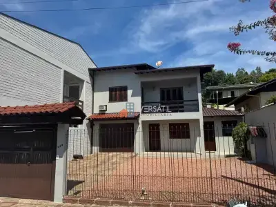 Casa com 3 quartos em Centro