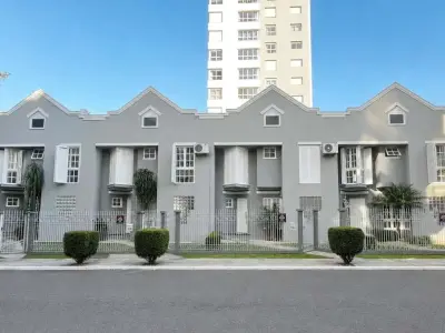 Casa de Condomínio com 2 quartos em Centro