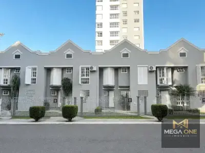 Casa de Condomínio com 2 quartos em Centro