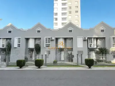 Casa de Condomínio com 2 quartos em Centro