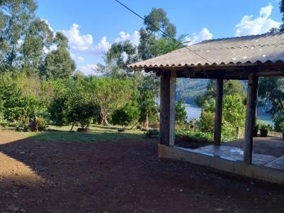Sítio com 2 quartos em Interior