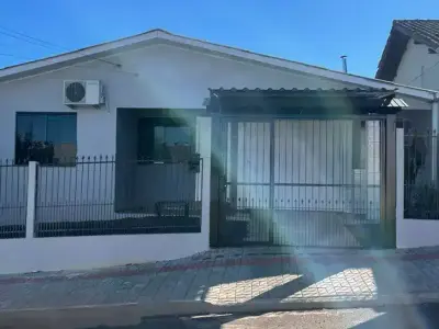 Casa com 3 quartos em EFAPI