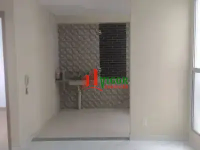 Apartamento com 2 quartos em Chácaras Reunidas Santa Terezinha