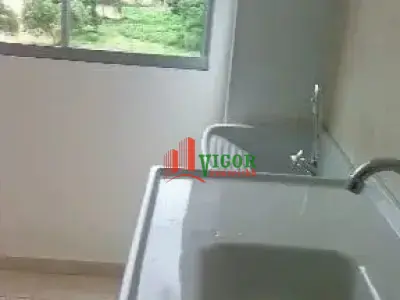 Apartamento com 2 quartos em Parque Maracanã
