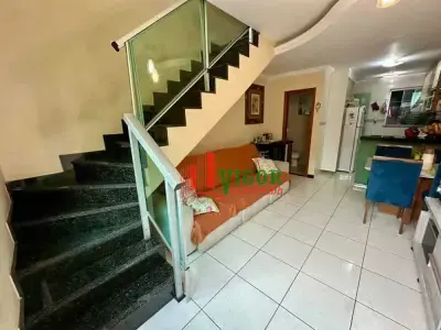 Casa Geminada com 2 quartos em Nacional