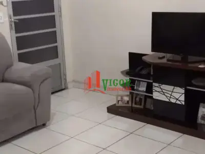Apartamento com 2 quartos em Parque Maracanã