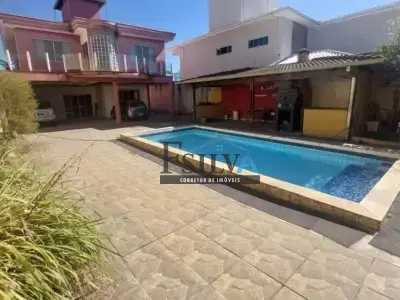 Casa com 5 quartos em Três Barras, Contagem - 393m²
