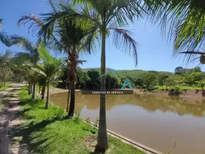 Sítio com 5 quartos em Medeiros, Esmeraldas - 200m²