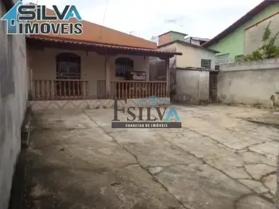 Casa com 3 quartos em Industrial, Contagem - 100m²