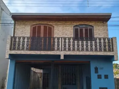 Sobrado com 4 quartos em Centro, Itararé - 143m²