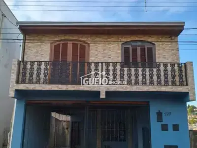 Sobrado com 4 quartos em Centro, Itararé - 143m²