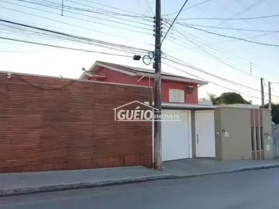 Casa com 4 quartos em Jardim Diva, Itararé - 264m²